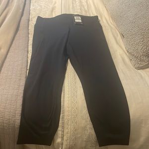 BRAND NEW WITH TAGS UNDER ARMOUR BLACK CROPPED LEGGINGS SIZE LARGE HIGH RISE